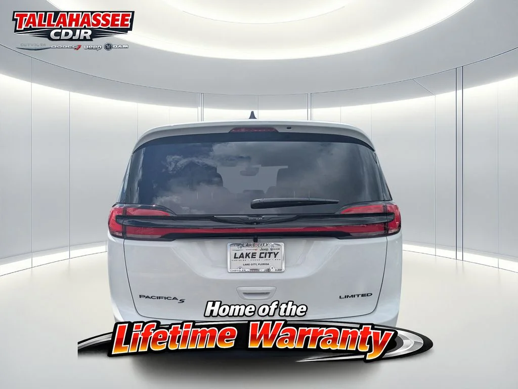 New 2026 Bright White Clear-Coat Exterior Paint Chrysler Limited image 4