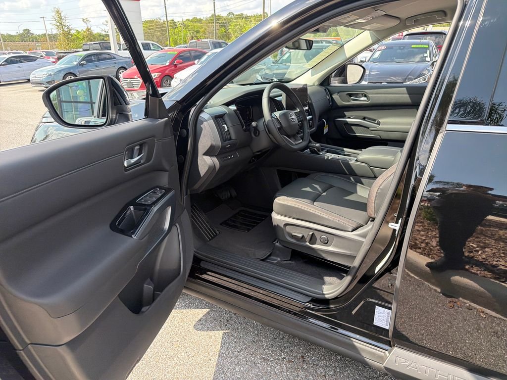 New 2026 Nissan Pathfinder SL 4D Sport Utility