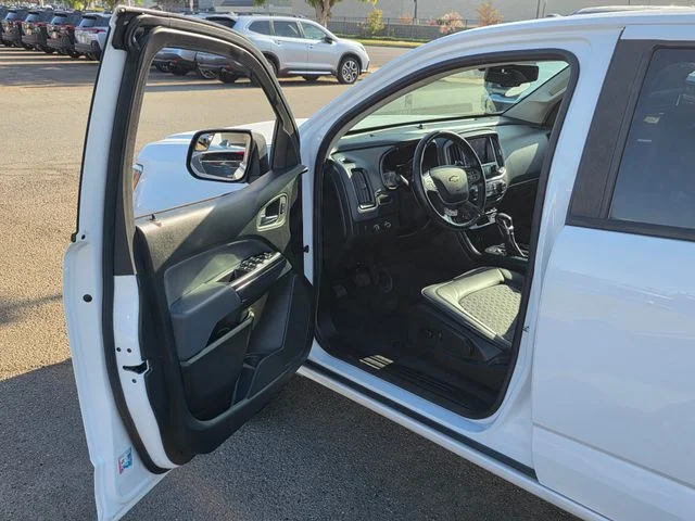 Used 2022 White Chevrolet Z71 image 37