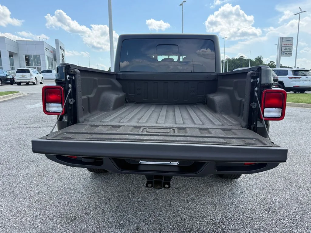 Used 2022 Black Jeep Sport image 20