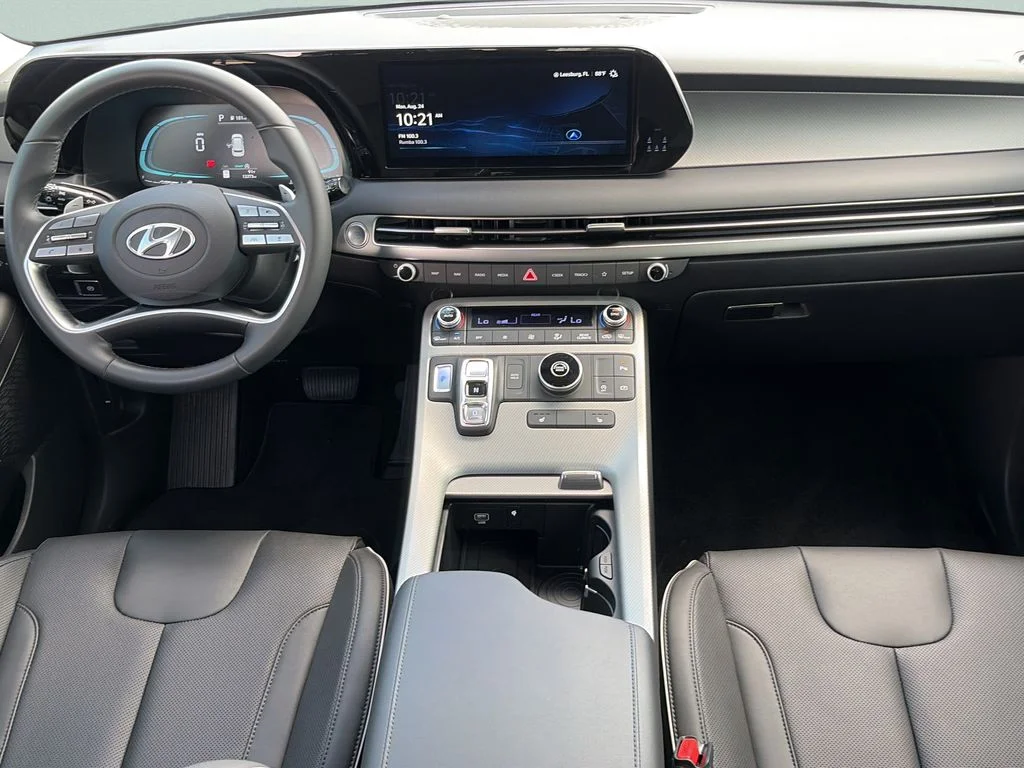 Used 2025 Gray Hyundai SEL image 13