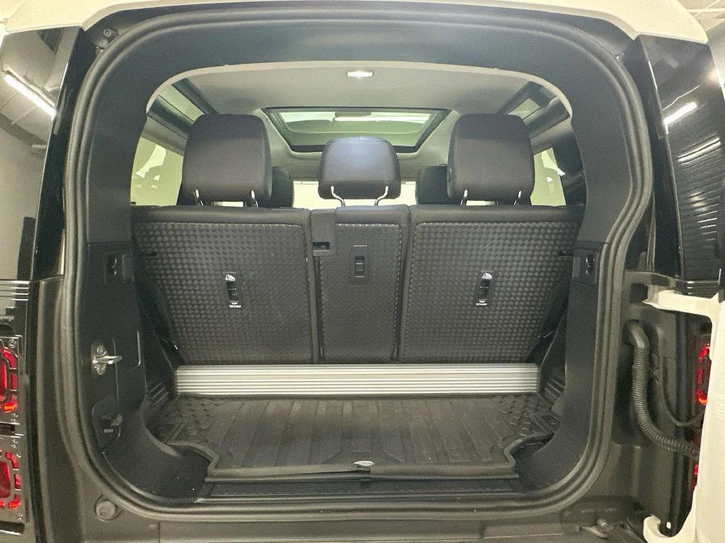 Used 2024 Fuji White Land Rover S image 26