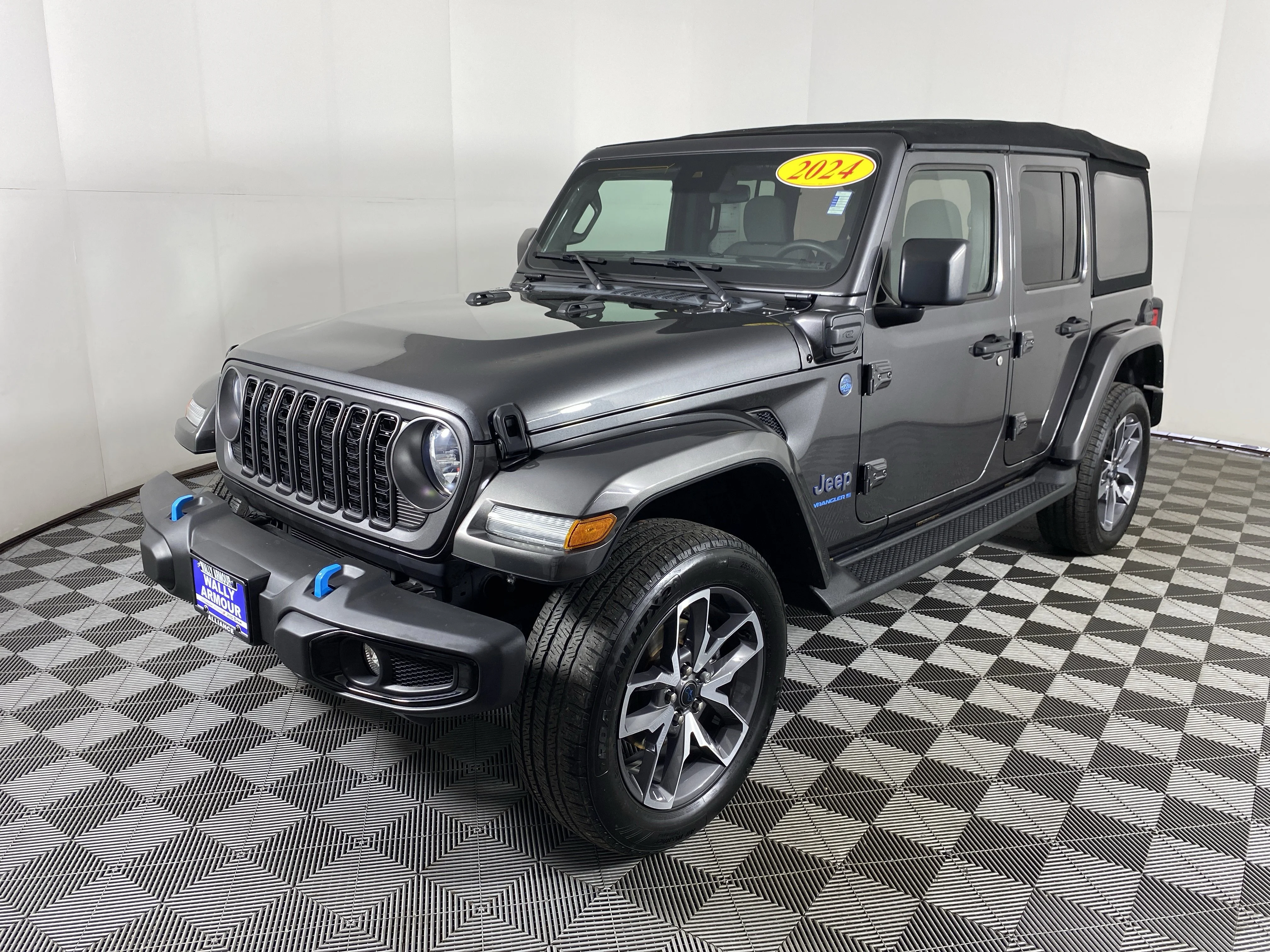 Used 2024 Granite Crystal Metallic Clearcoat Jeep Sport S image 10