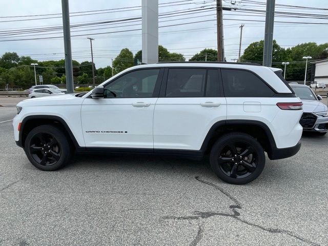 Used 2024 White Jeep Altitude image 8