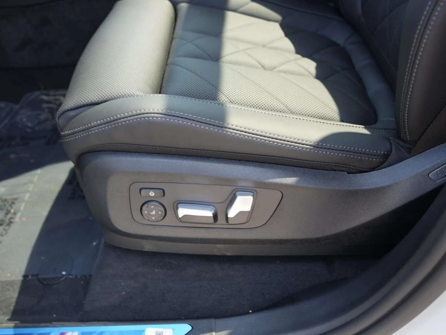 New 2026 Alpine White BMW sDrive40i image 15