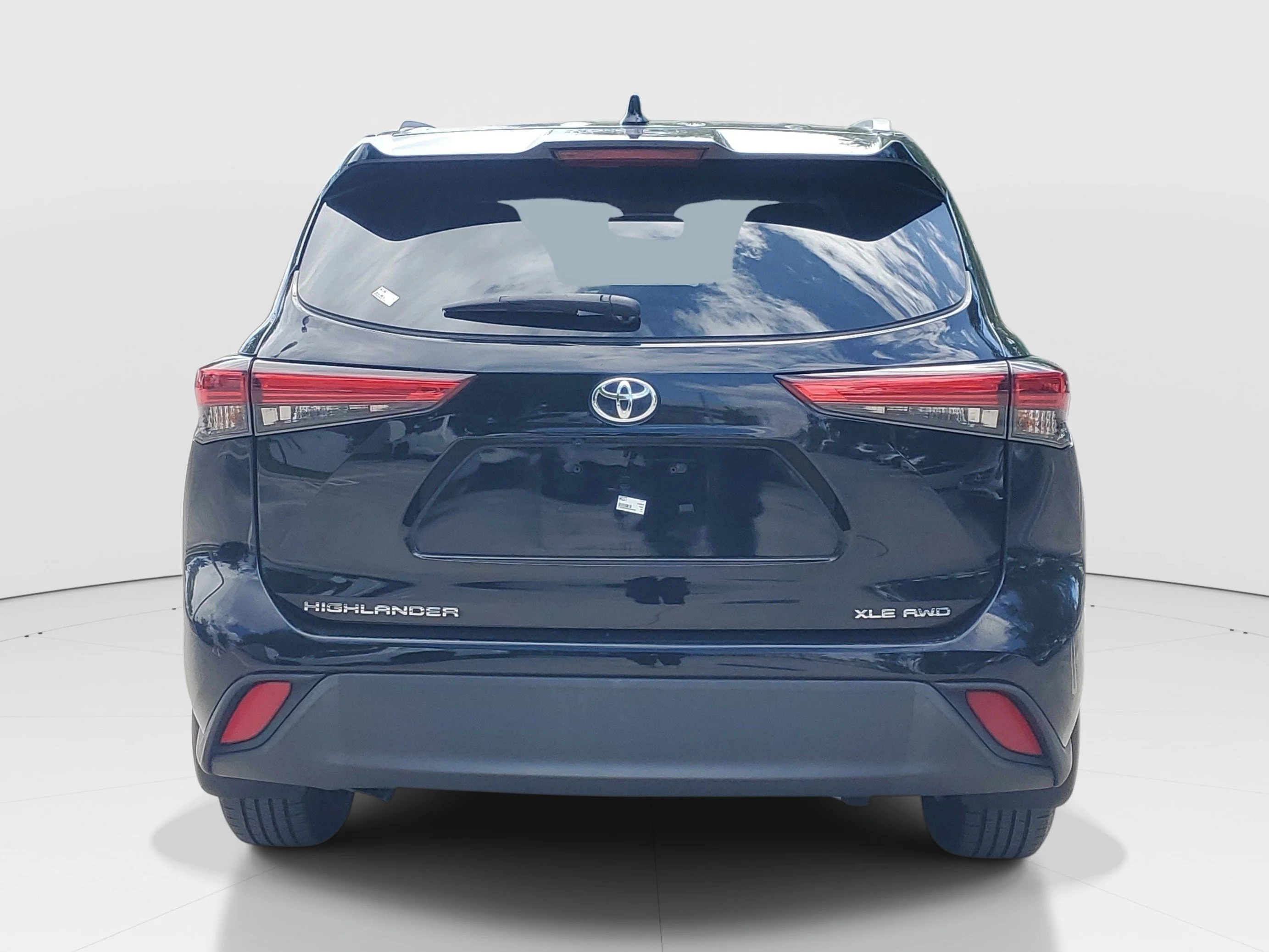 Used 2022 Midnight Black Metallic Toyota XLE image 4