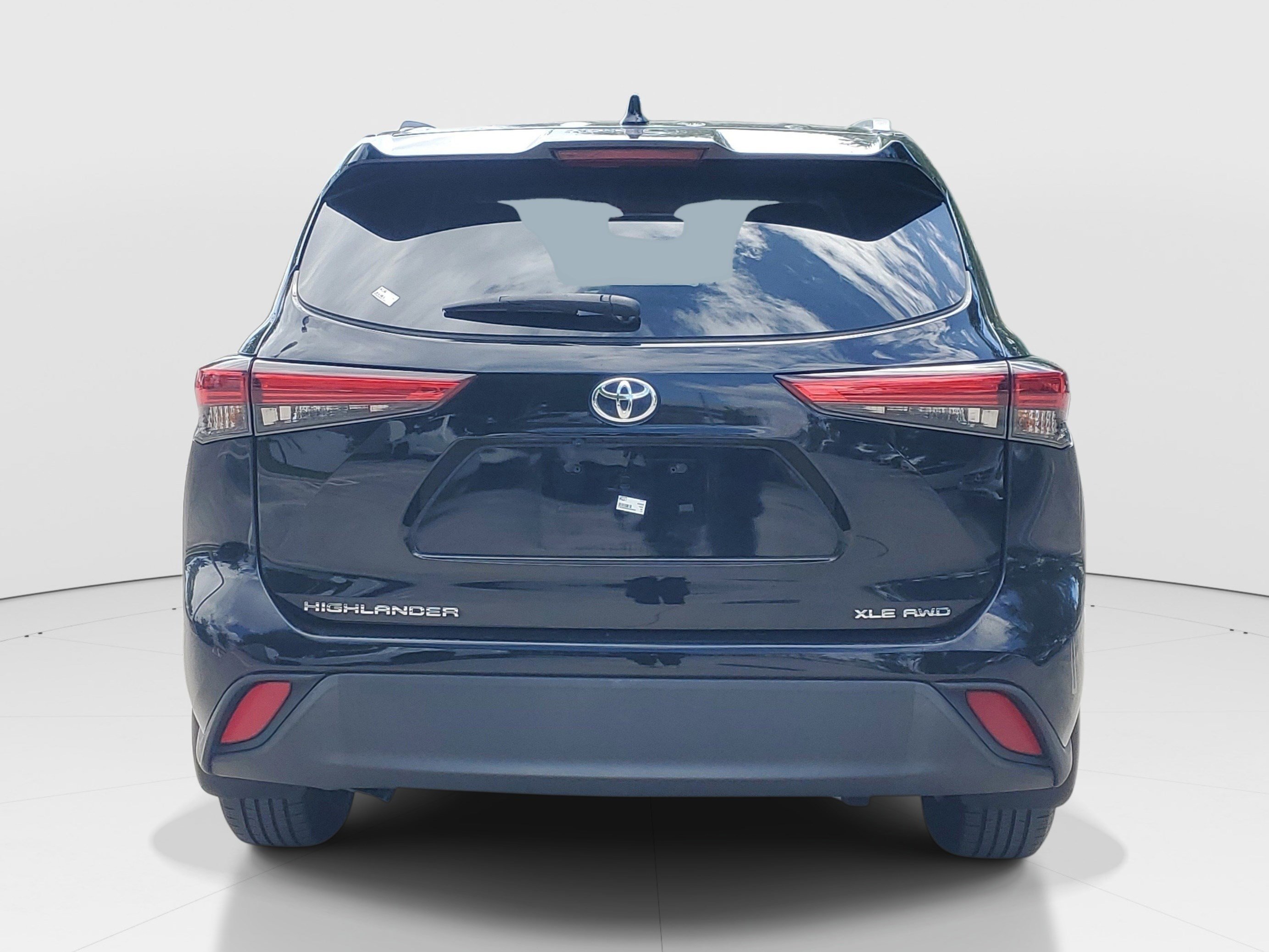 Used 2022 Midnight Black Metallic Toyota XLE image 4