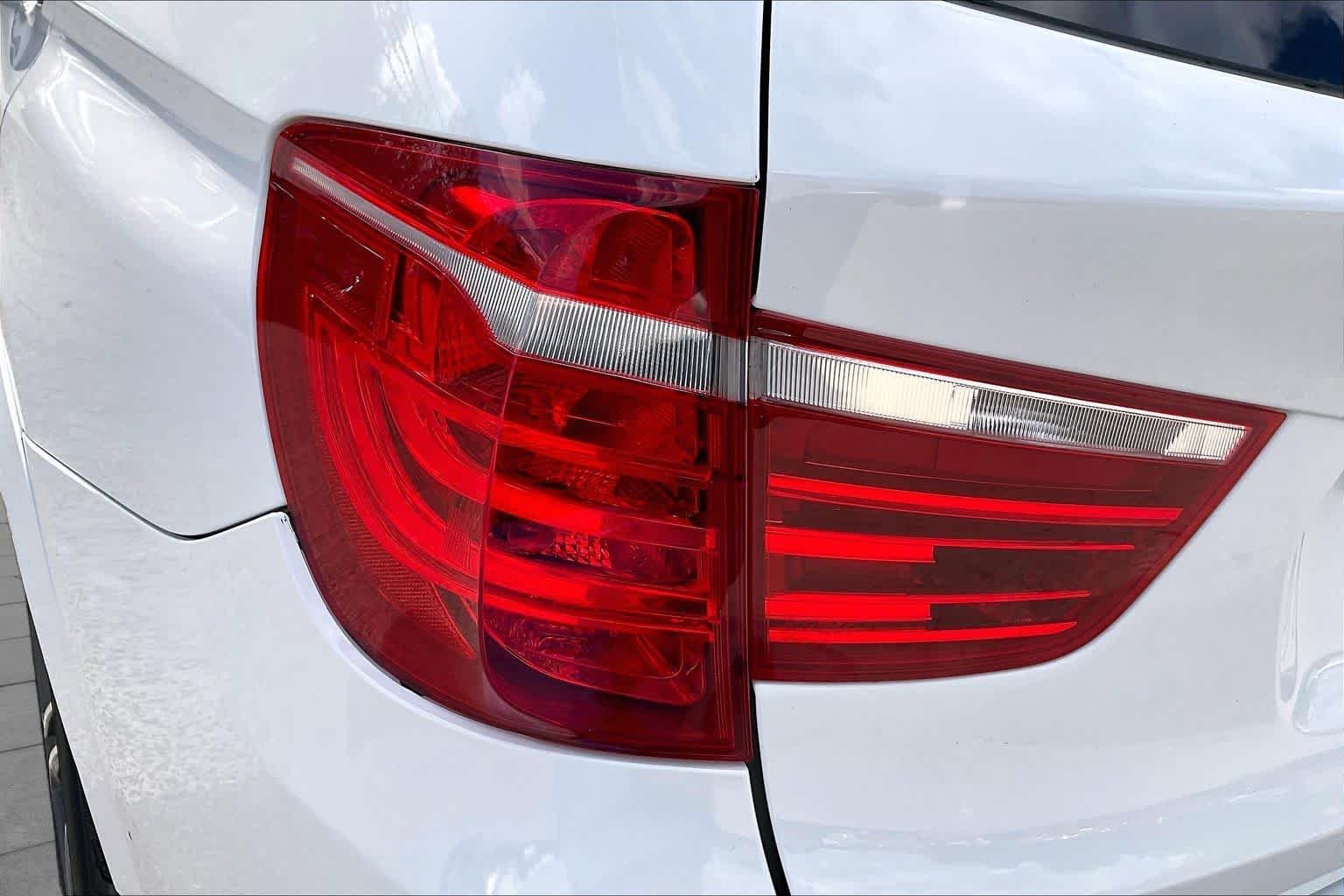 Used 2015 Alpine White BMW xDrive28i image 29