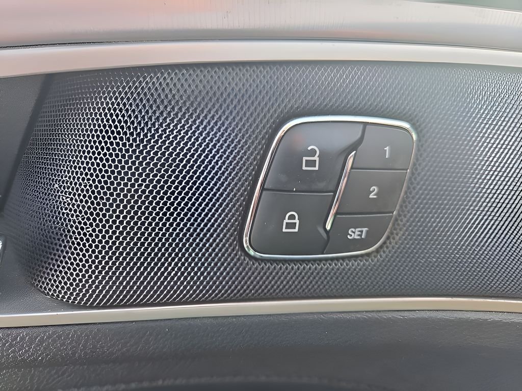 Used 2019 Blue Diamond Metallic Lincoln Standard image 11