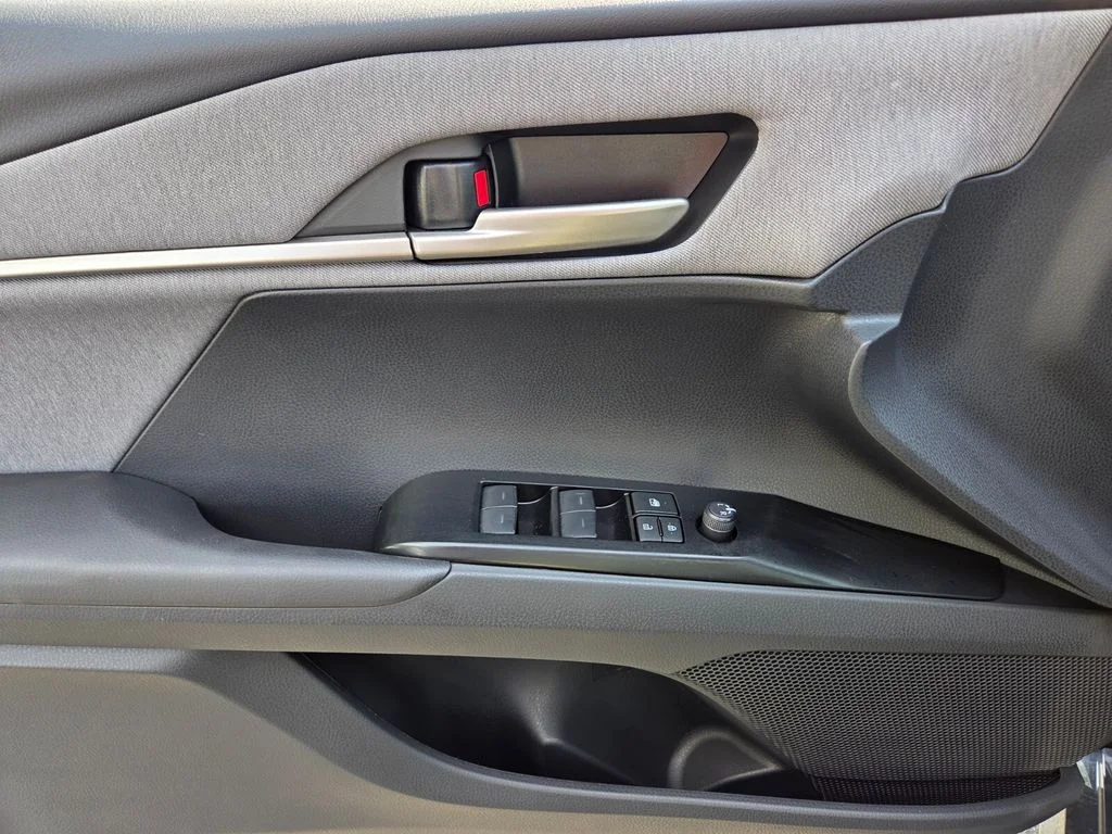 Used 2026  Toyota LE image 22