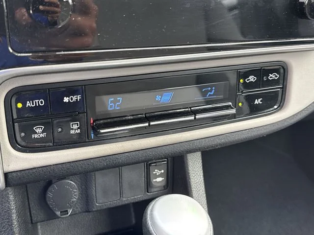 2019 Toyota Corolla LE - Photo 19