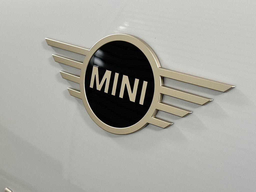 New 2027 White MINI Iconic image 22
