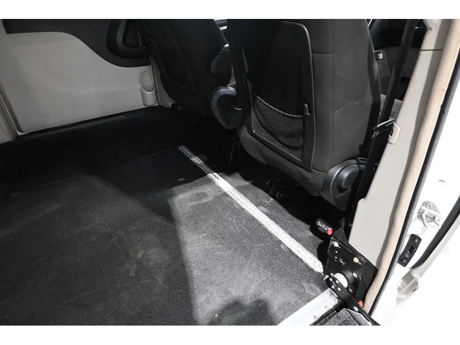 Used 2012 WHITE Dodge Crew Mobility Handicap Van image 19