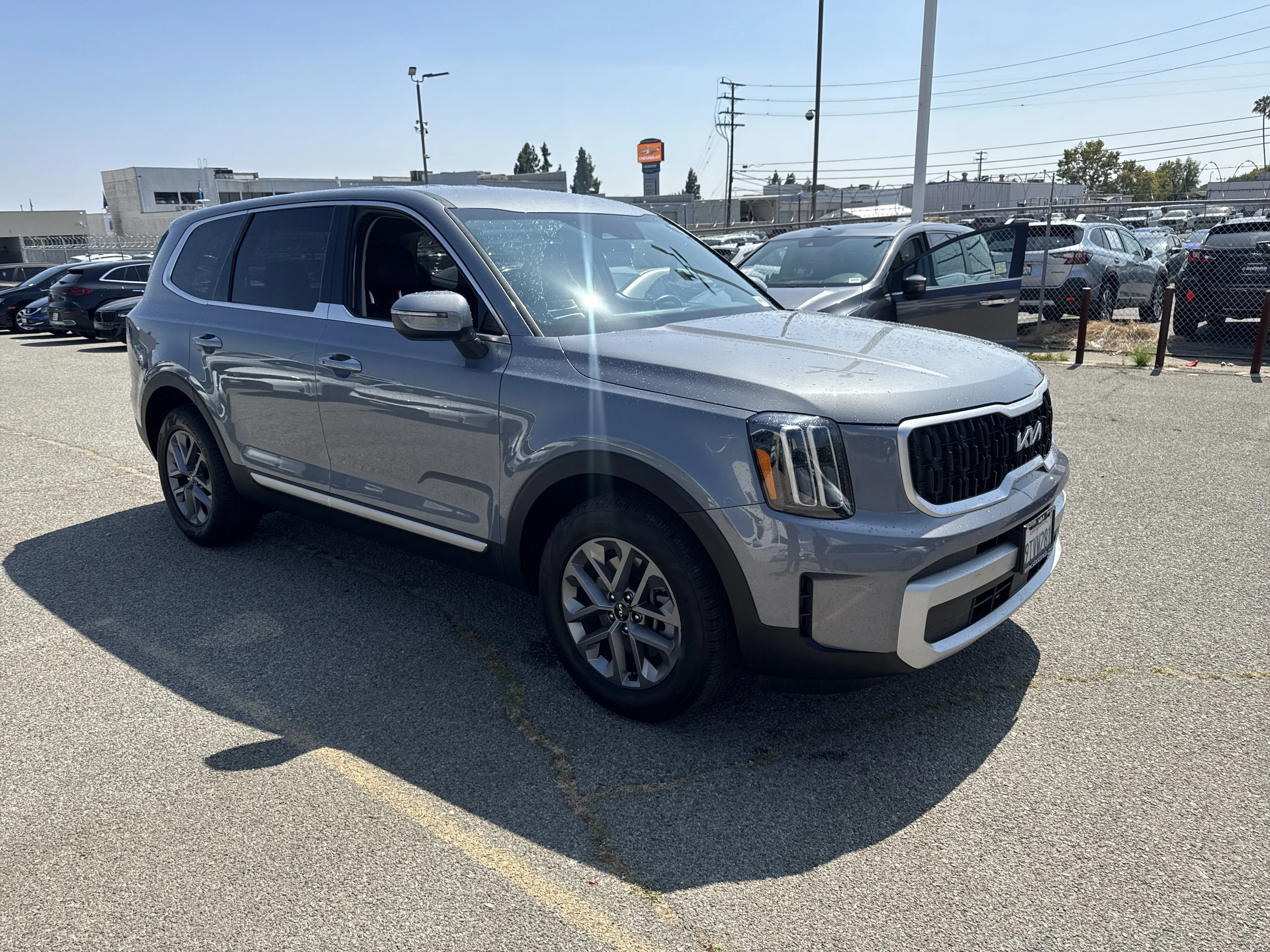 Used 2025 Everlasting Silver Kia LX image 3