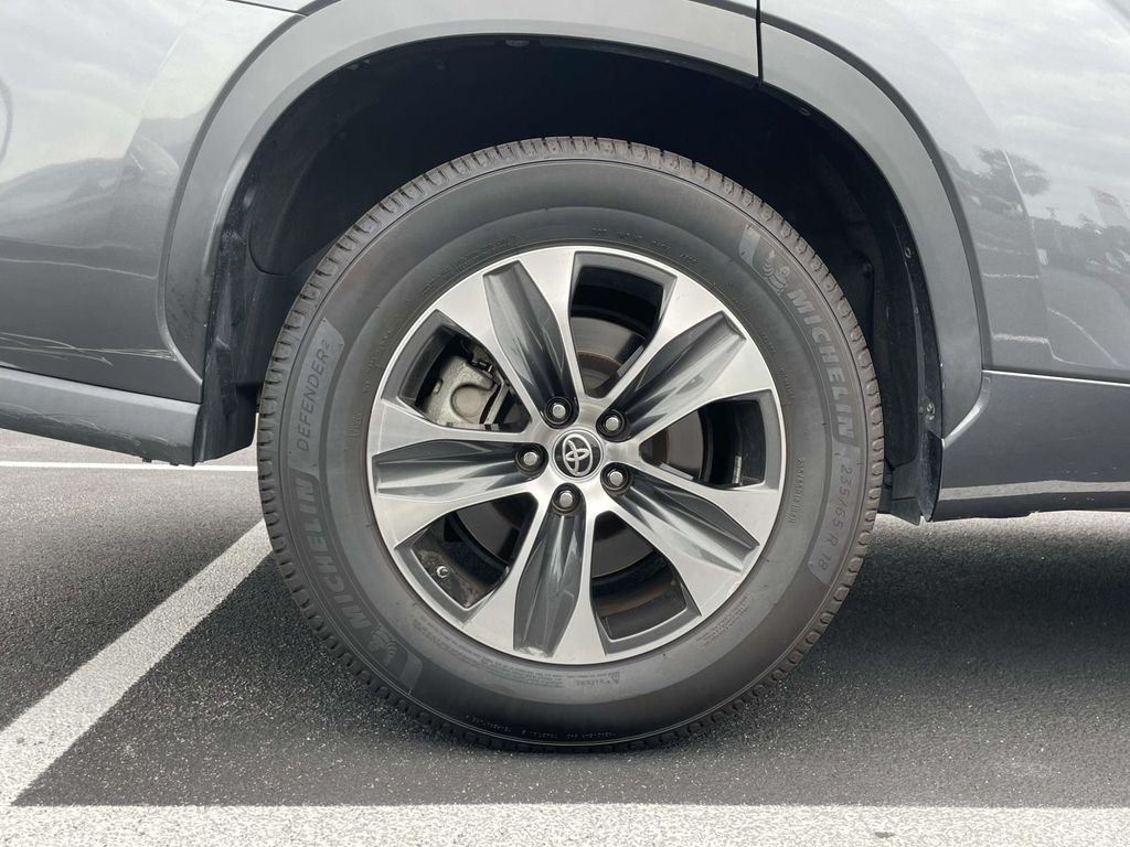 Used 2020 Gray Toyota XLE image 11
