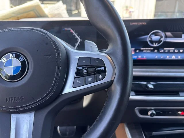 Used 2024 White BMW xDrive40i image 18