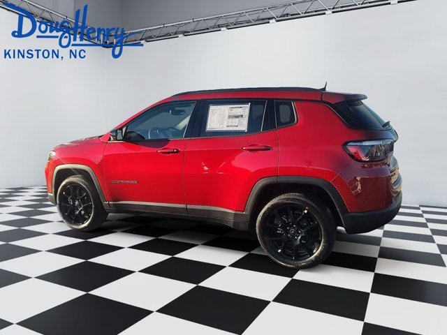 New 2026 Red Hot Pearlcoat Jeep Latitude Altitude image 3