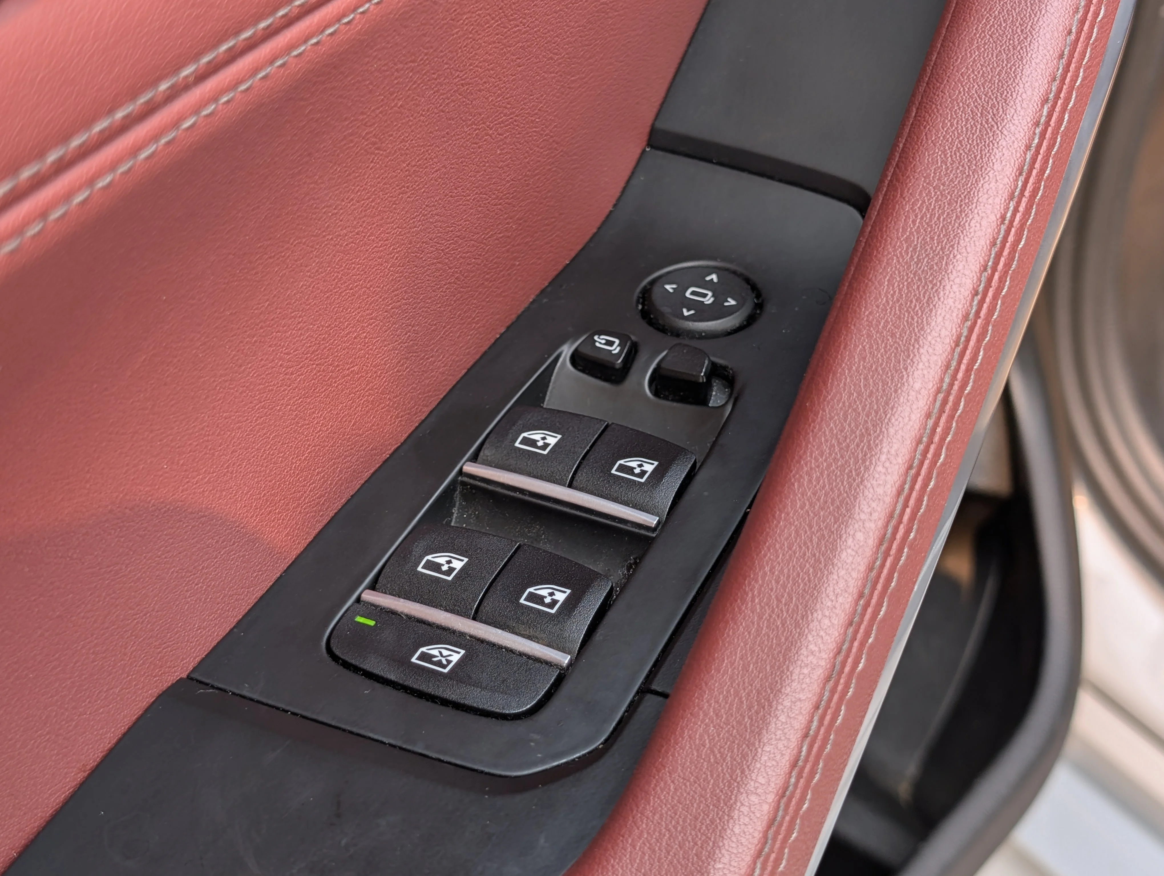 Used 2024 Gray BMW xDrive40i image 18
