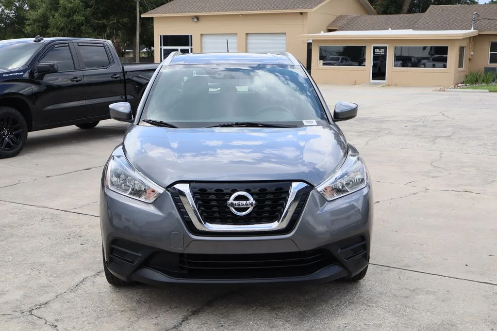 Used 2018 Gray Nissan SV image 4