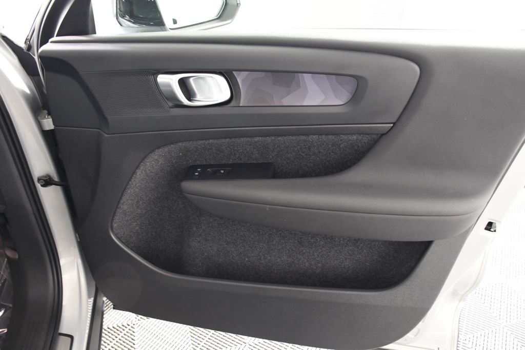 Used 2023 Silver Dawn Metallic Volvo Twin Core image 18
