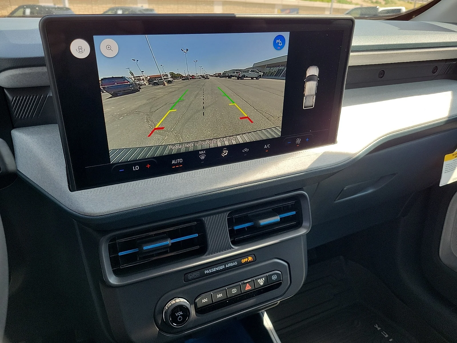 New 2025 Oxford White Ford XLT image 14