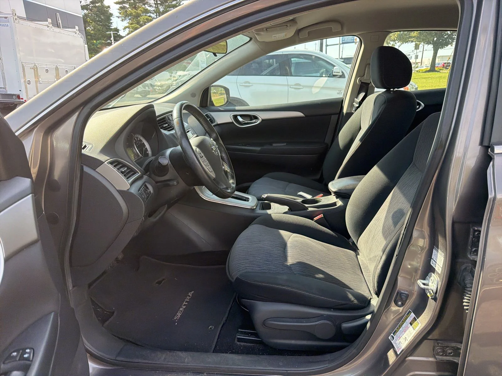 Used 2015 Silver Nissan SV image 9