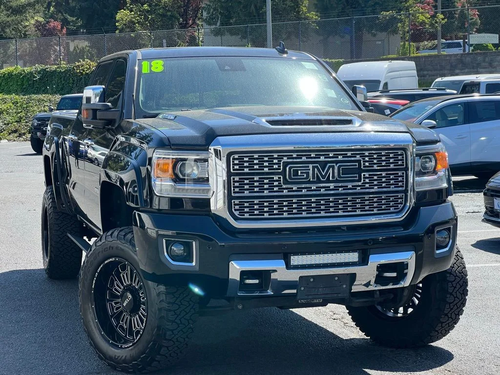2018 GMC Sierra 4WD Crew Cab Standard Box Denali's photo