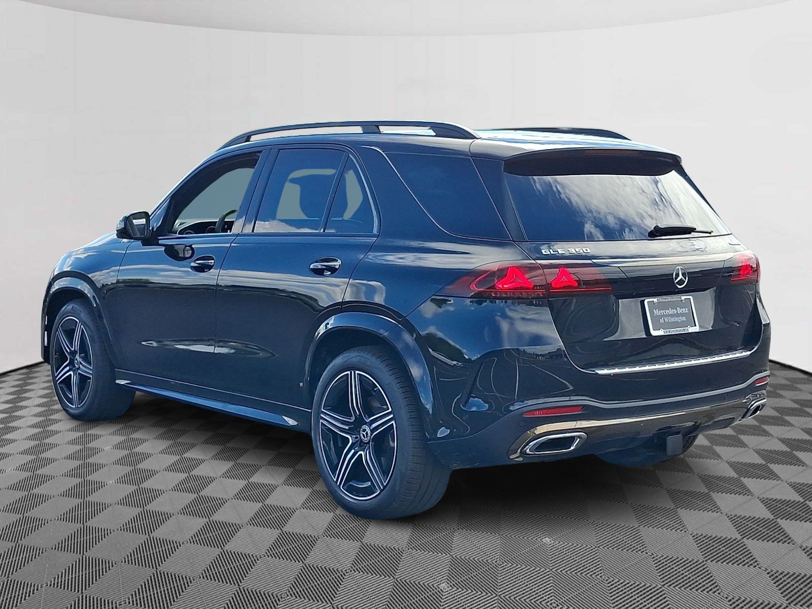 New 2027 Obsidian Black Metallic Mercedes-Benz GLE 350 image 4
