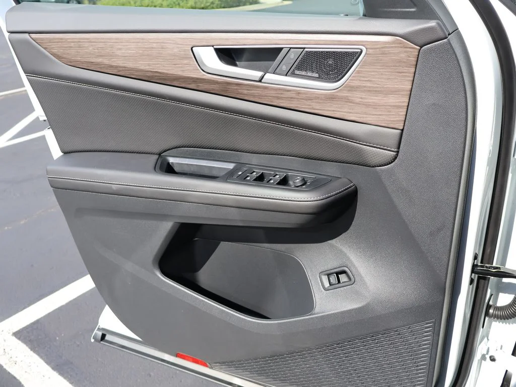 New 2026 White Volkswagen 2.0T SEL Premium R-Line image 41