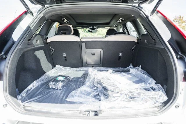 New 2026 Crystal White Volvo Plus image 9