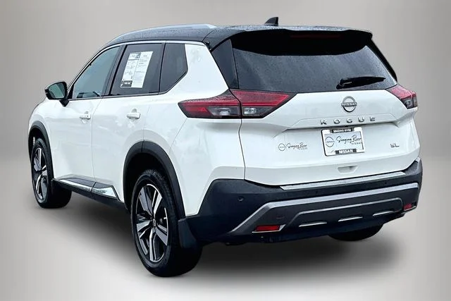 Used 2023 White Nissan SL image 4