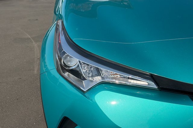 Used 2018 Teal Green Toyota XLE image 4