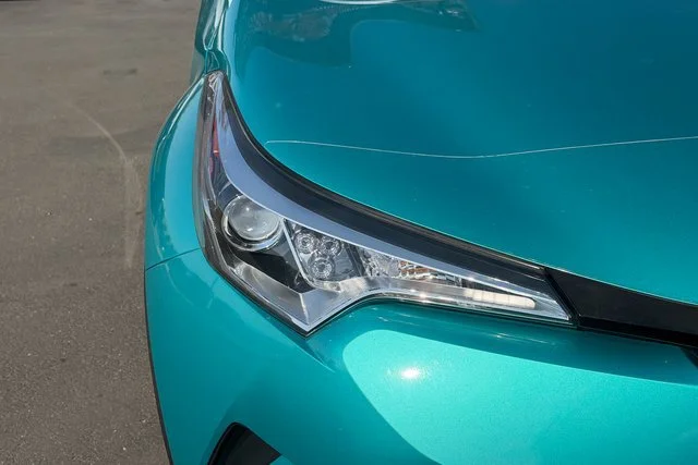 Used 2018 Green Toyota XLE image 4