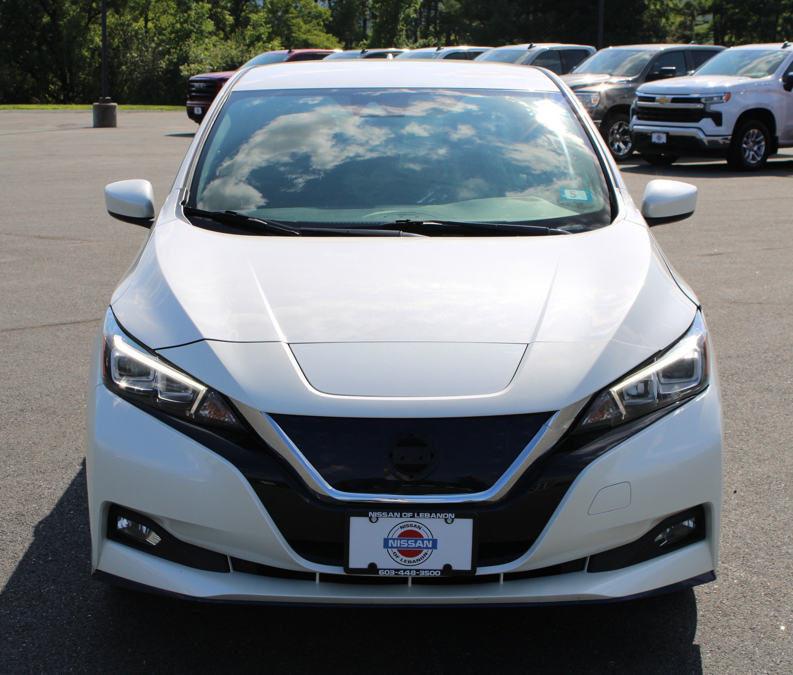 Used 2019 Pearl White Tricoat Nissan SV PLUS image 3