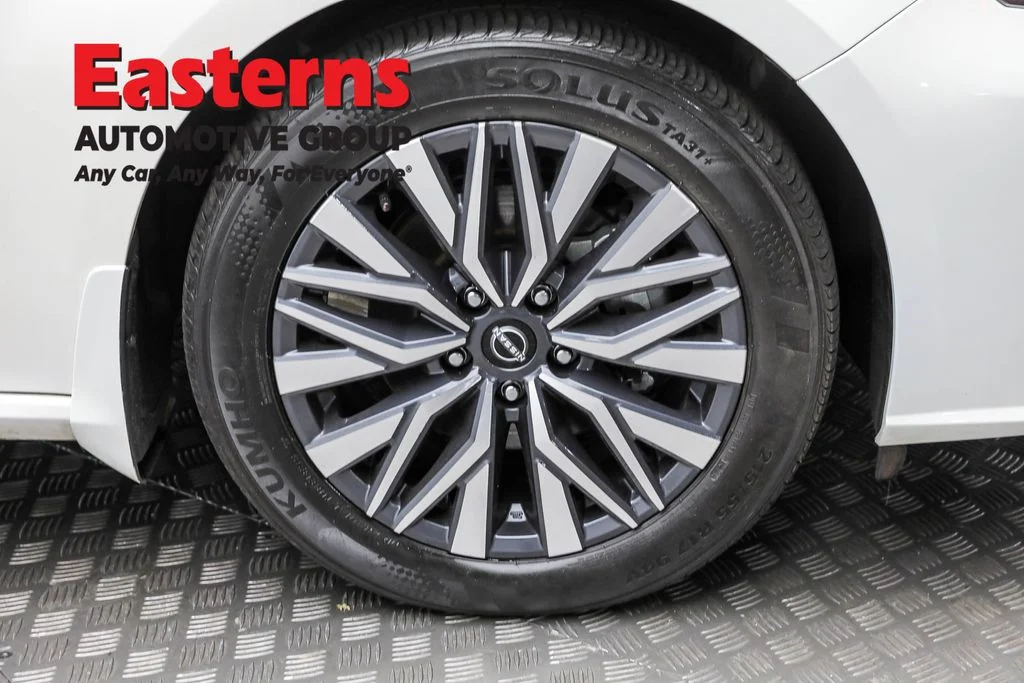 Used 2024 White Nissan 2.5 SV image 30