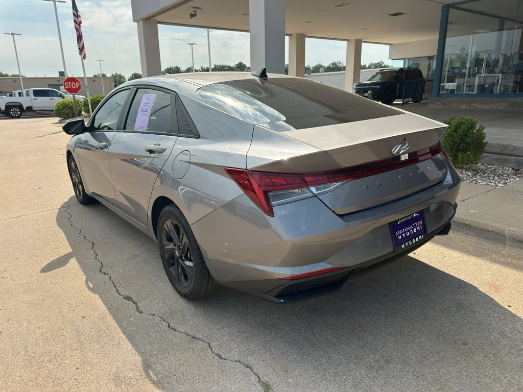 Used 2023 Fluid Metal Hyundai Blue image 10