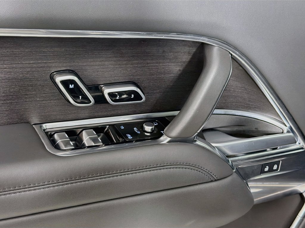 Certified Used 2025 Black Land Rover SE image 18