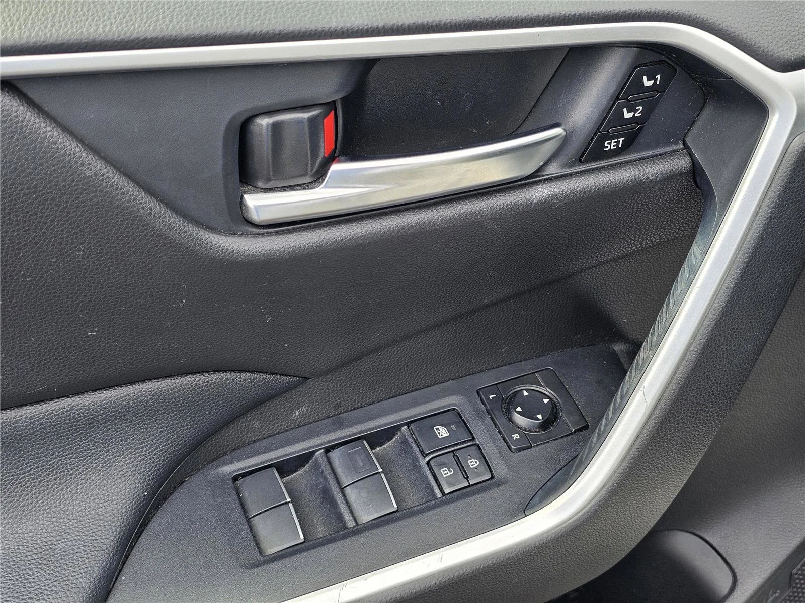 Used 2021  Toyota Hybrid LE image 17