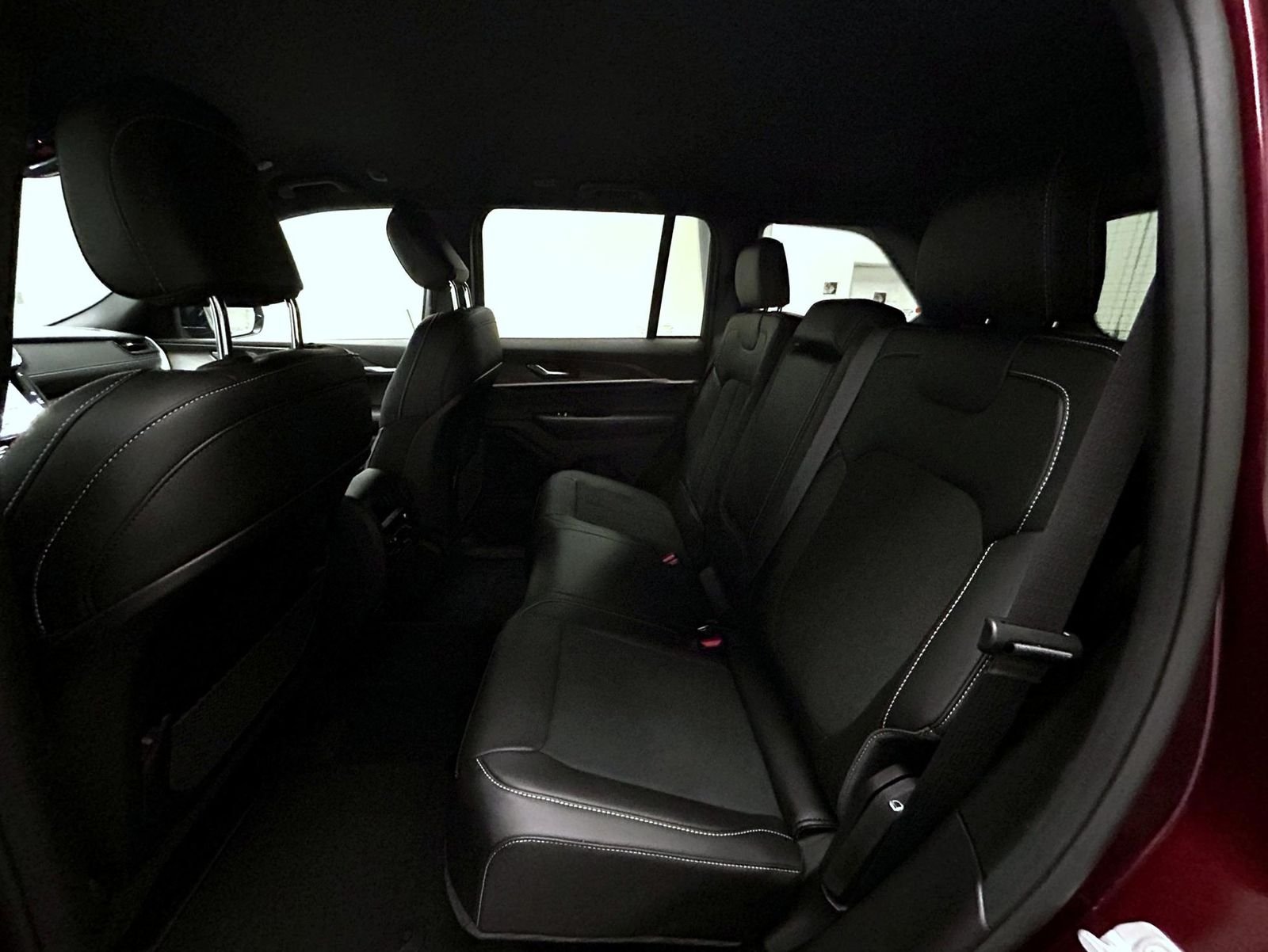 New 2026 Velvet Red Pearl-Coat Exterior Paint Jeep Altitude image 11