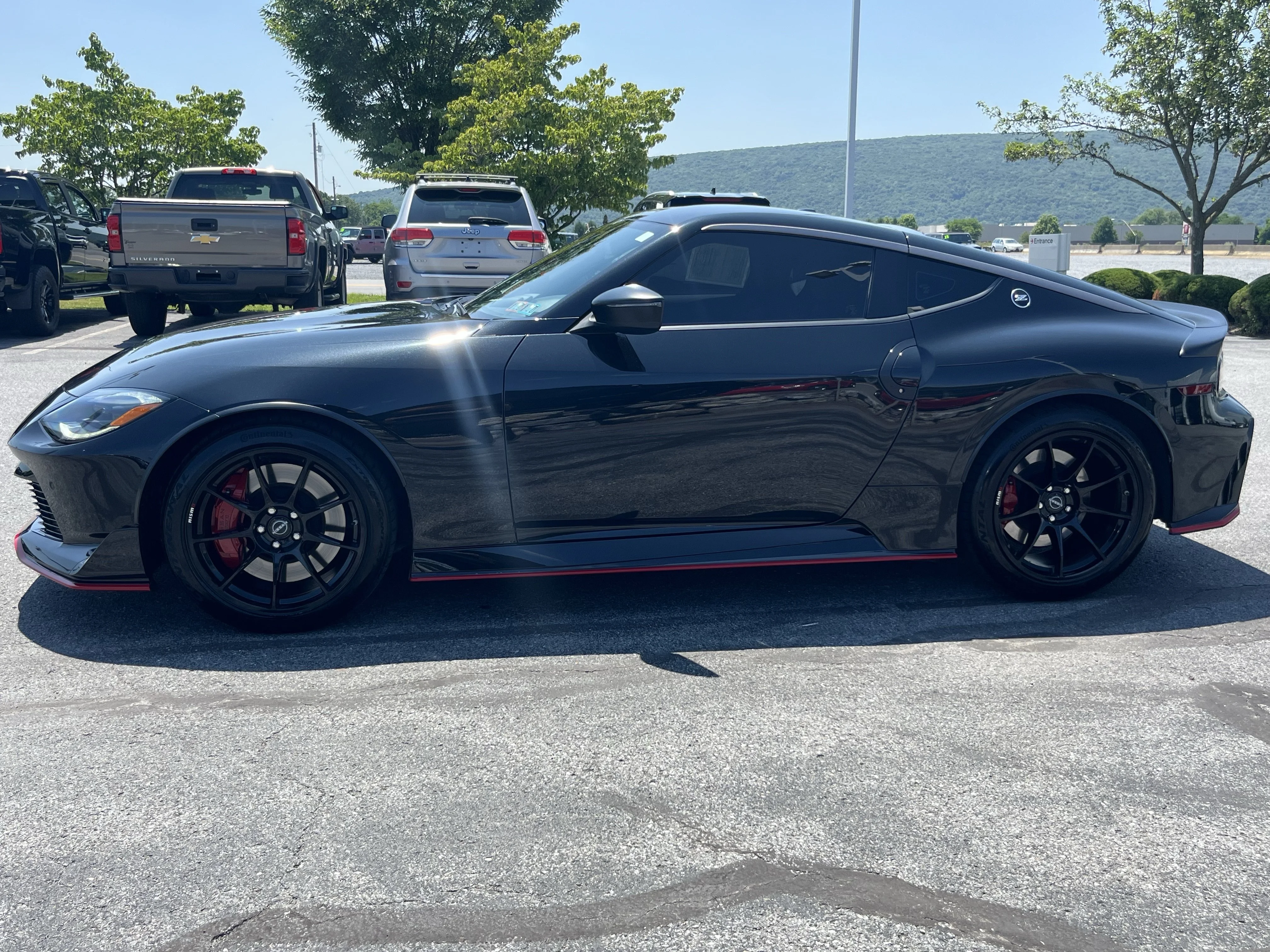 Used 2024 Black Diamond Pearl Nissan NISMO image 8
