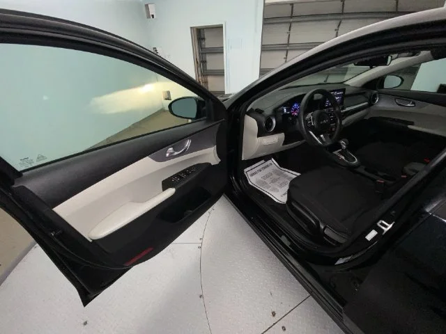 Used 2023 Black Kia LXS image 11