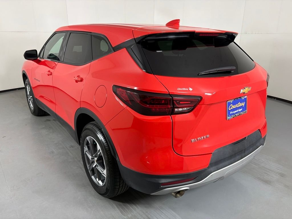 Used 2025 Orange Chevrolet LT image 6