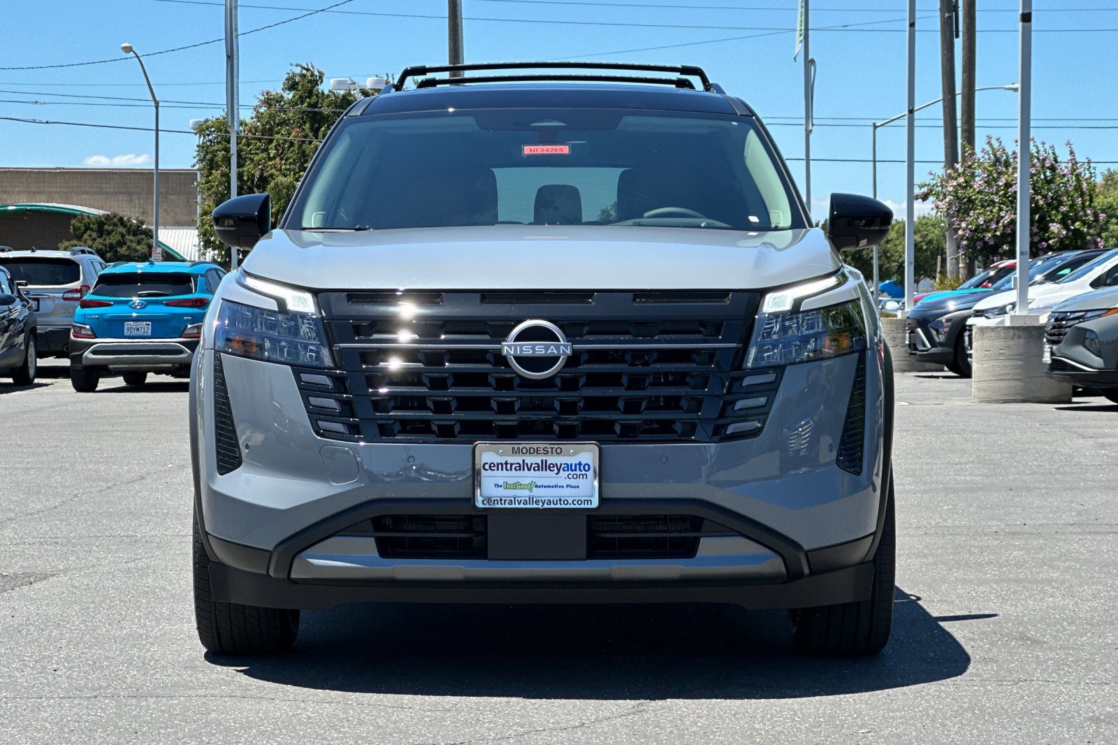 New 2026 Boulder Gray Pearl/Super Black Nissan Platinum image 9