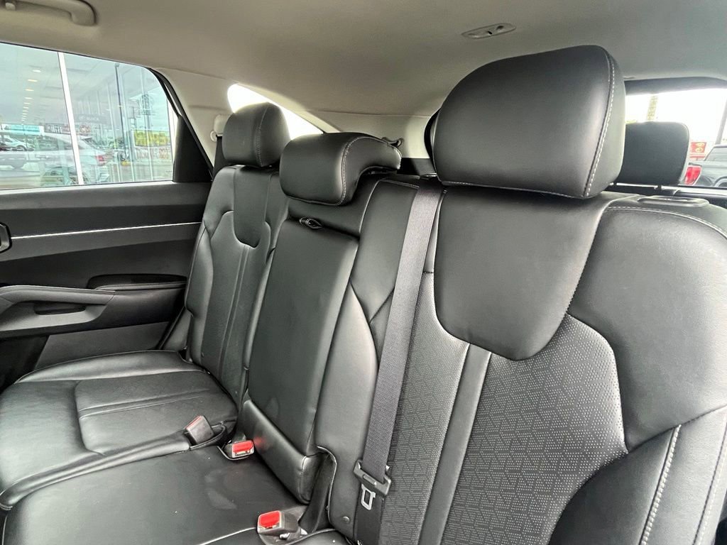 Used 2022 White Kia S image 24