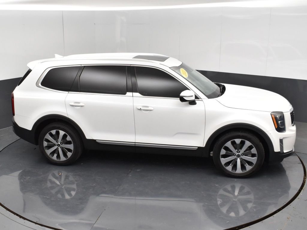 Used 2021 White Kia EX image 31