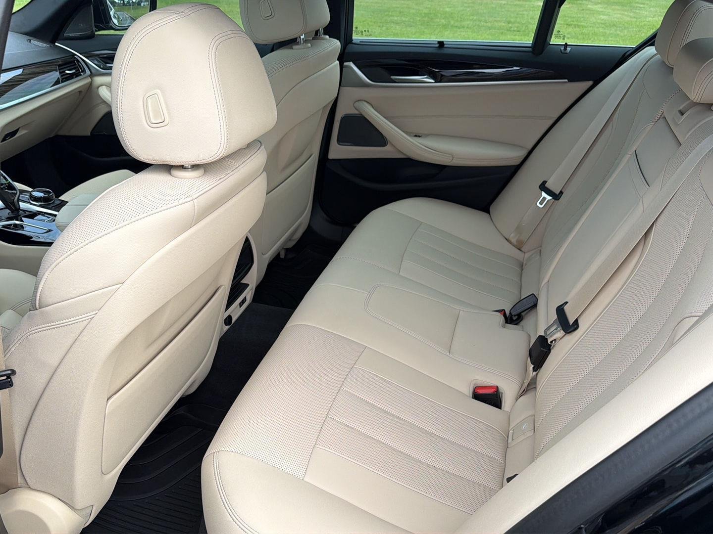 Used 2023 Black Sapphire Metallic BMW 530i image 11