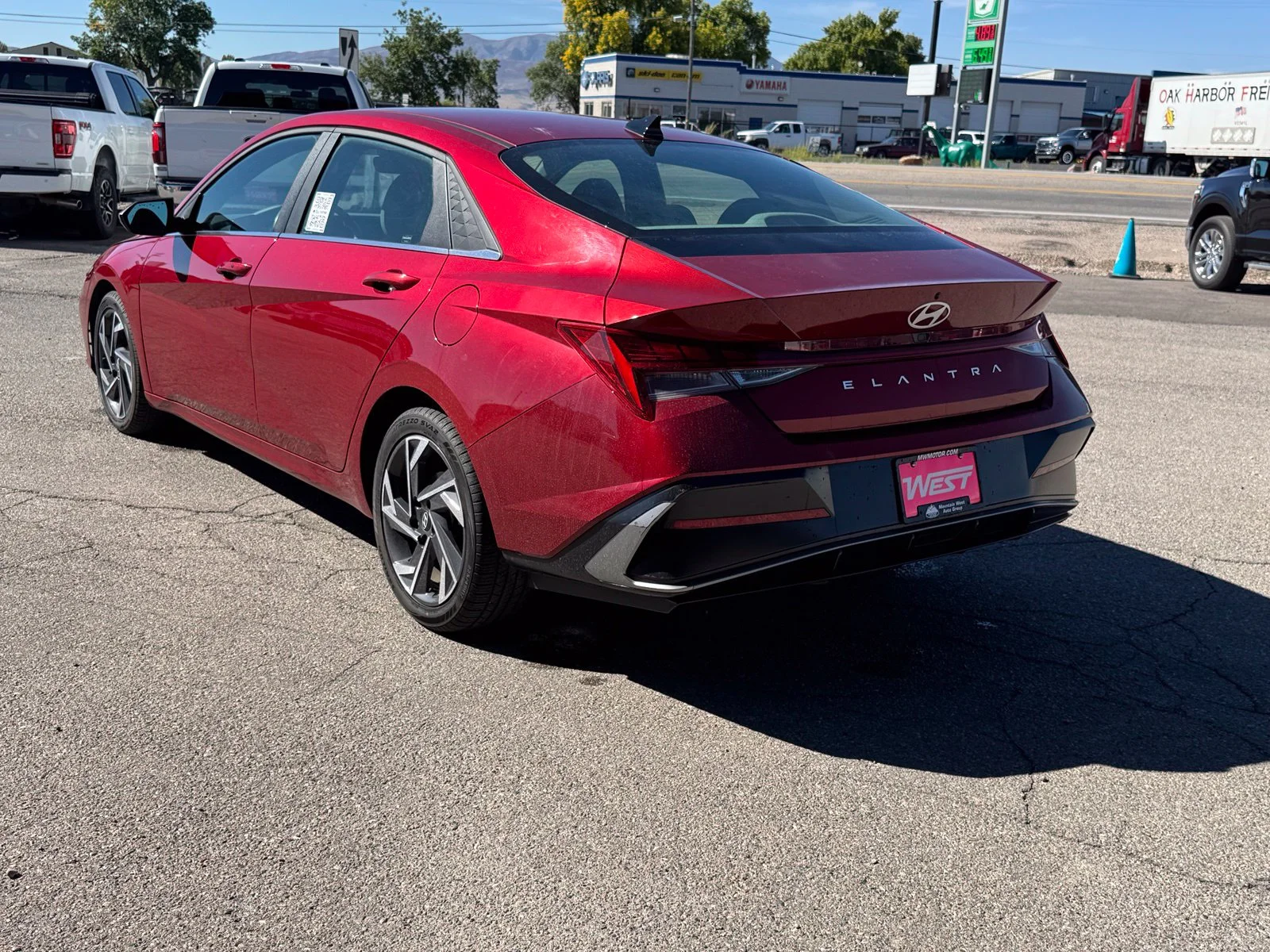 Used 2025 Red Hyundai SEL Convenience image 8