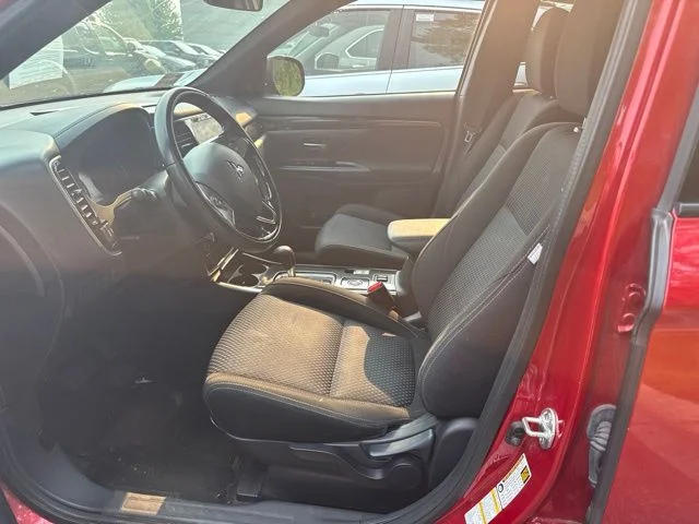Used 2018 Rally Red Metallic Mitsubishi LE image 5