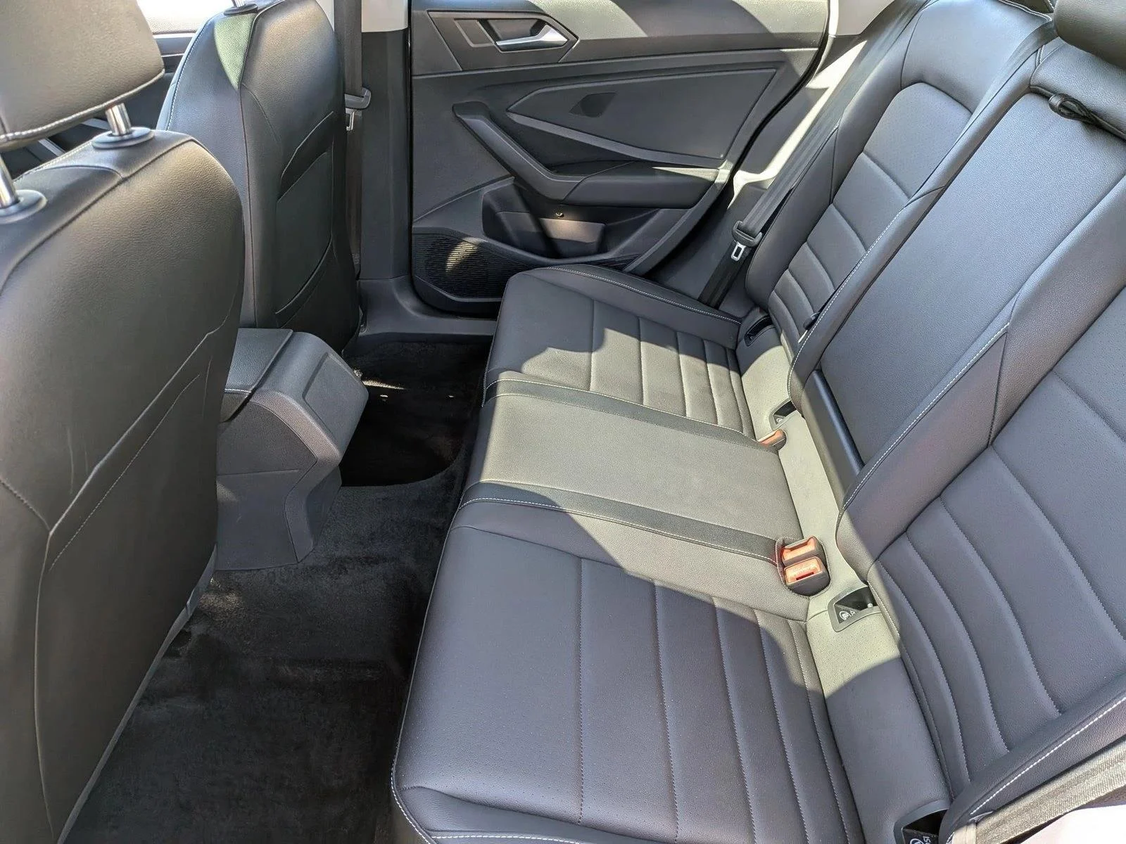 Used 2024 Silver/Gray Volkswagen SE image 18