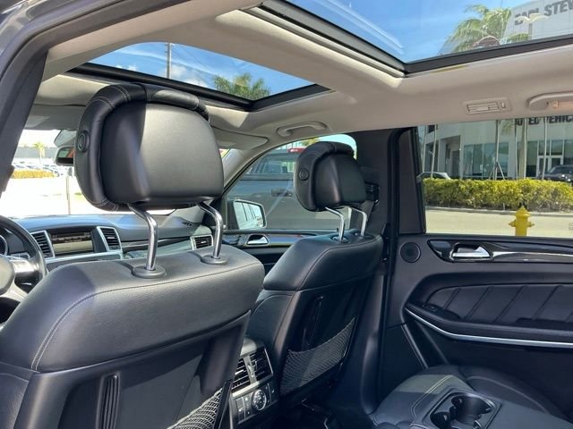 Used 2016 Gray Mercedes-Benz GL 550 image 26